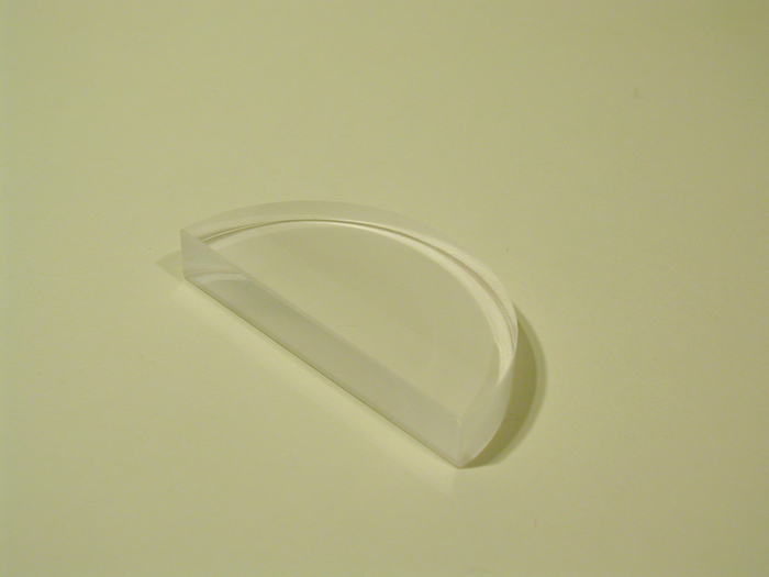 o013_lente_semicircular
