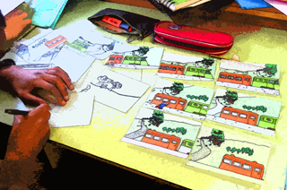 Ilustración fotográfica na que vemos como uns alumnos debuxan as distintas transparencias sobre a superficie dunha mesa