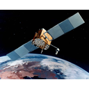 Os satélites de comunicacións permiten ampliar a cobertura de telecomunicacións a calquera lugar do planeta. Imaxe en Wiki Commons, USAF, de Dominio público.