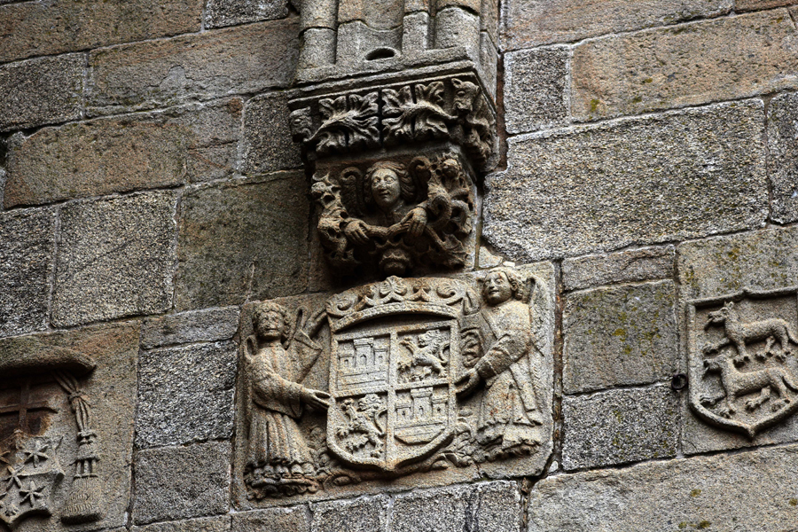 Ménsula e escudo. Torre do reloxo