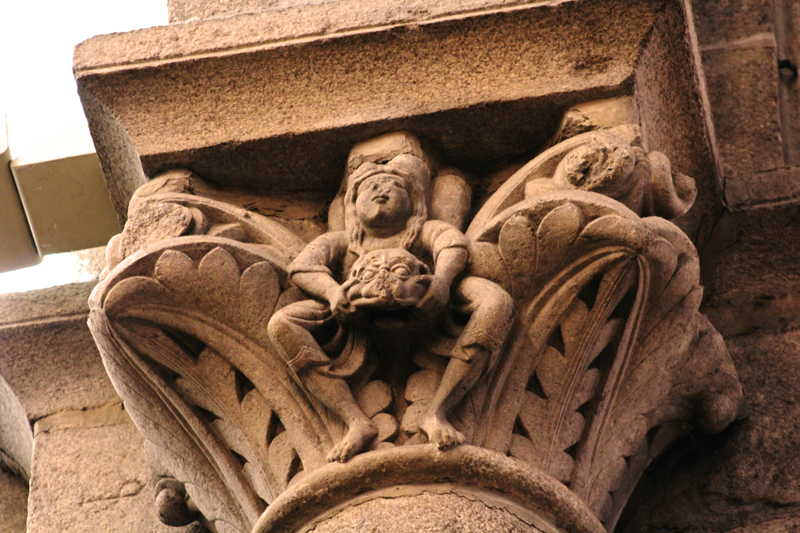 Muller león capitel