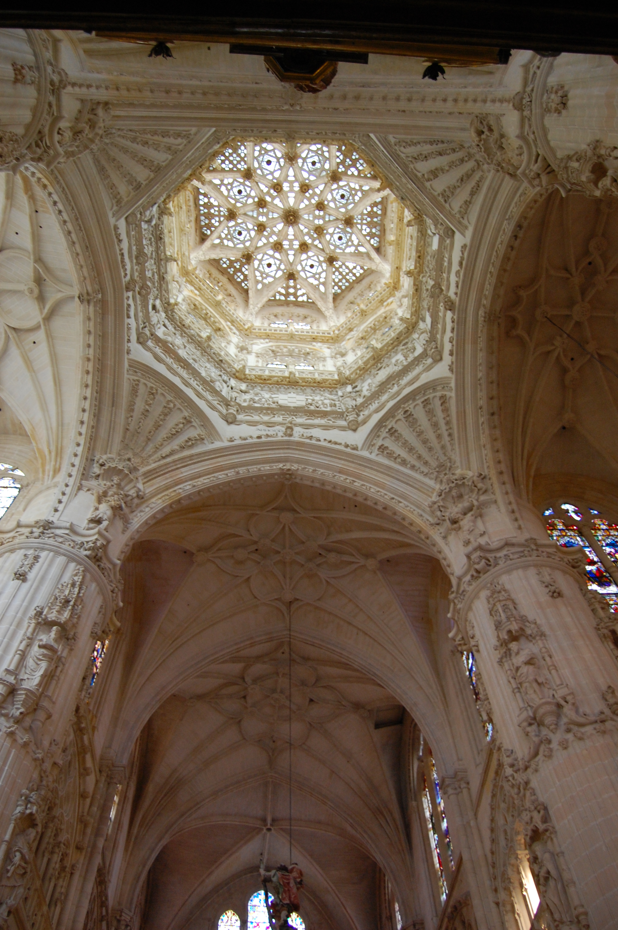Foto de la zona del cimborrio de las bóvedas de la Catedral de Burgos.