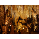 Detail of a stalactite in the Valporquero cave. De César Acebal en Wikimedia Commons. Licencia CC-BY-SA.