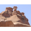 Rock structures in Entrada Sandstone along Park Avenue in Arches NP. De Mav en Wikimedia Commons. Licenza CC-BY-SA.