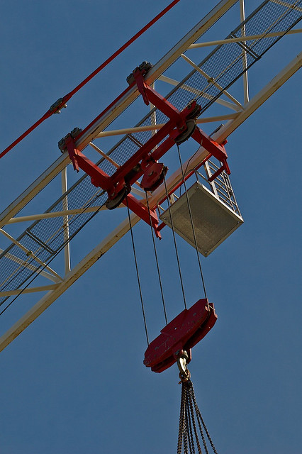Polipasto en una grúa de carga. Foto de detalle del polipasto de una grúa de carga del puerto de Sydney.