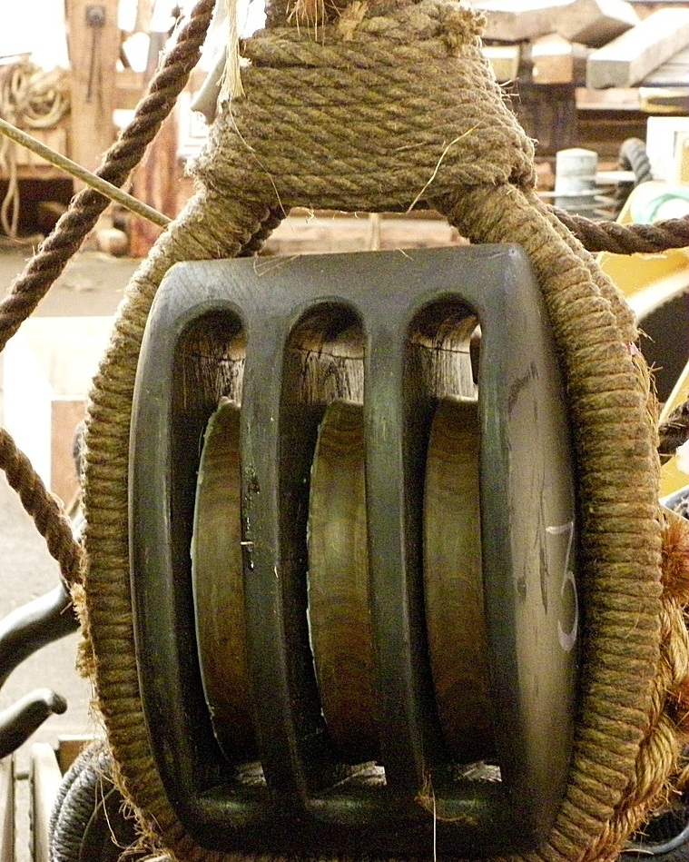 Polea triple. Fotografía con una polea triple.