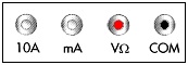 Imagen con las puntas de prueba del polímetro e indicación en esquema eléctrico de su colocación.