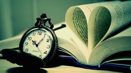 Libro y reloj