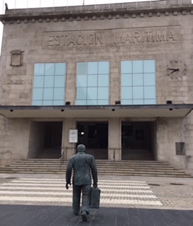 CFS  Estación marítima de Vigo y detalle del Monumento al emigrante de Ramón Conde