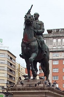 https://upload.wikimedia.org/wikipedia/commons/f/f1/MonumentoaFranco.jpg