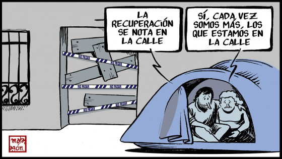 Imagen de humor gráfico de Malagón. Dos personas en una tienda de campaña: uno comenta que la recuperación se nota en la calle, y la contestación es que "sí, cada vez estamos más en la calle".