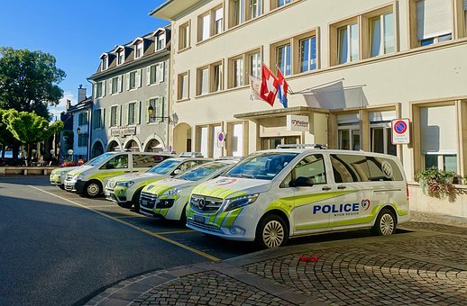 Commissariat de police, façade.