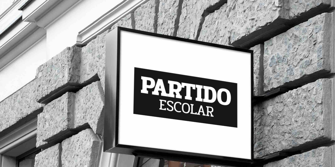 Cartel en edicifio co nome do partido polítoco: Partido escolar