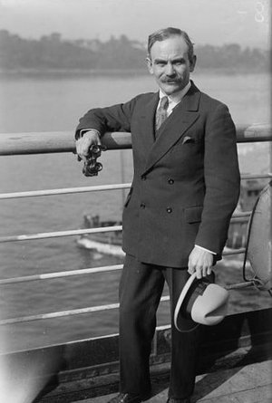 Fotografía do violista Lionel Tertis