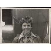 Amelia as a pilot (National Portrait Gallery, Public Domain). 