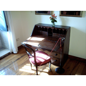 Rosalía's desk (Iria Flavia Spanish courses CC-BY)