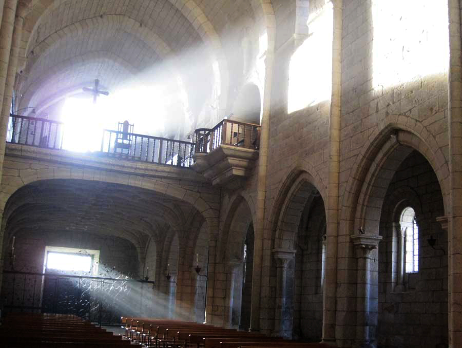 Arco rebaixado "carpanel" no sotocoro da igrexa do mosteiro de Santa María a Real de Oseira, Cea (Ourense). Gótico ,século XIII