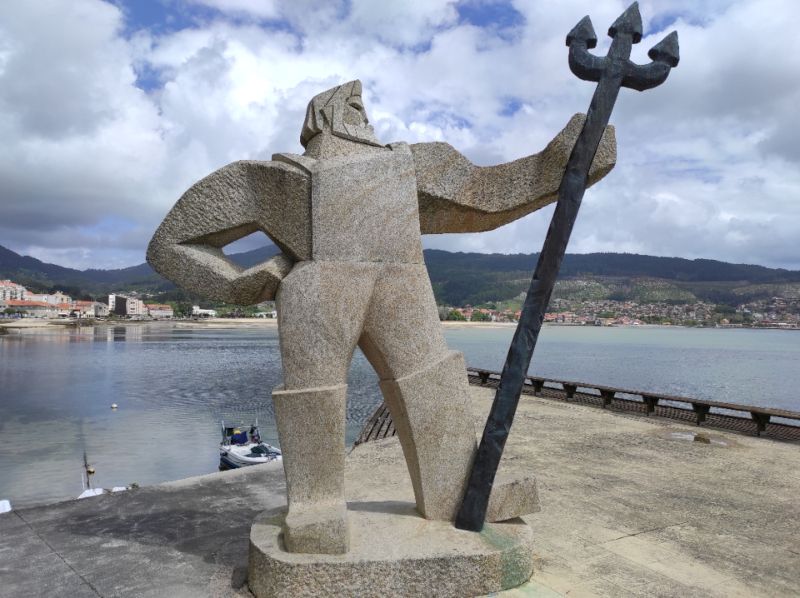 Estatua de O Fisgón en Moaña