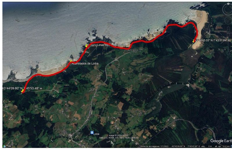 Captura de imagen de Google Earth con la ruta de las algas marcada en rojo.