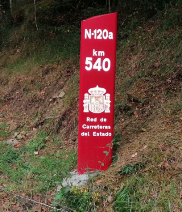 Mojón miriamétrico N-120a Mojón de la N-120a tipo miramétrico. Indica el km 540