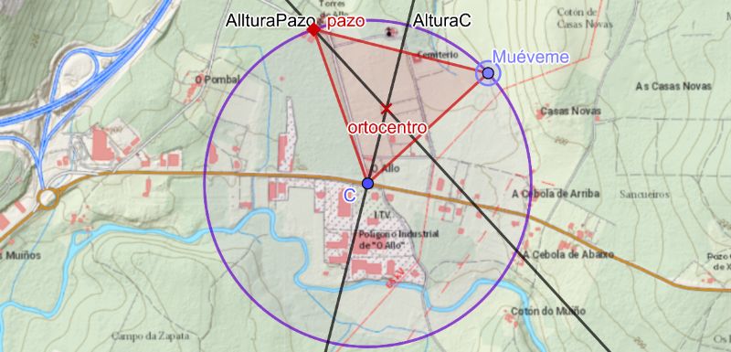 Triángulo con dos alturas sobre un mapa