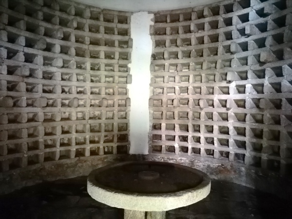 Interior del palomar del pazo Torres do Allo