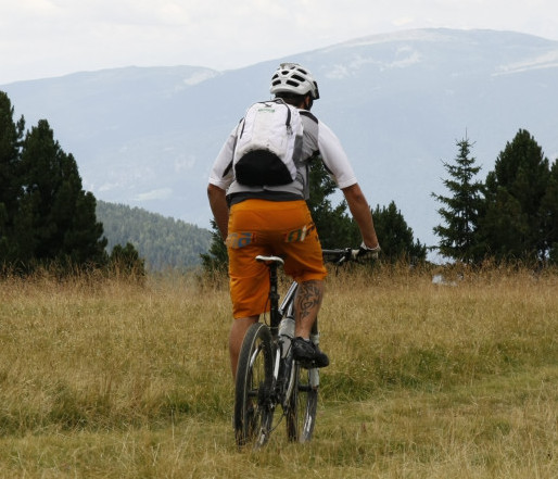Fotografía dunha persoa en bicicleta