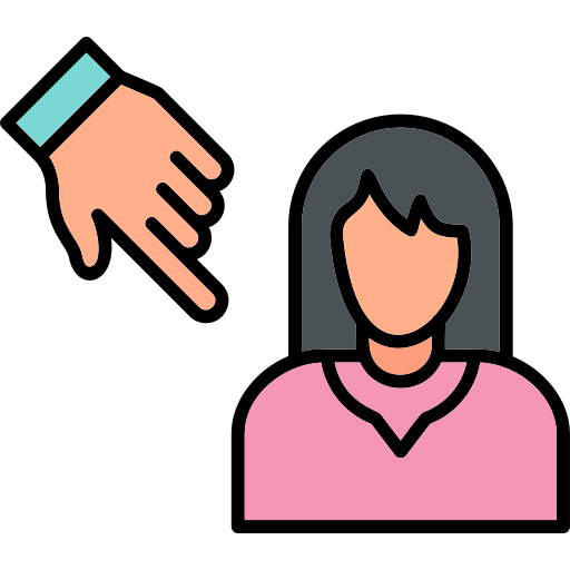 Mujer señalada por un dedo
