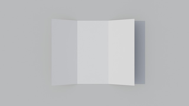 Fotografía dun papel dobrado en tres partes