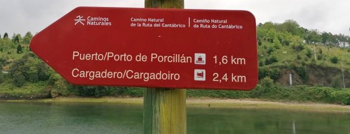 Indicador en el Camino Natural de la Ruta del Cantábrico