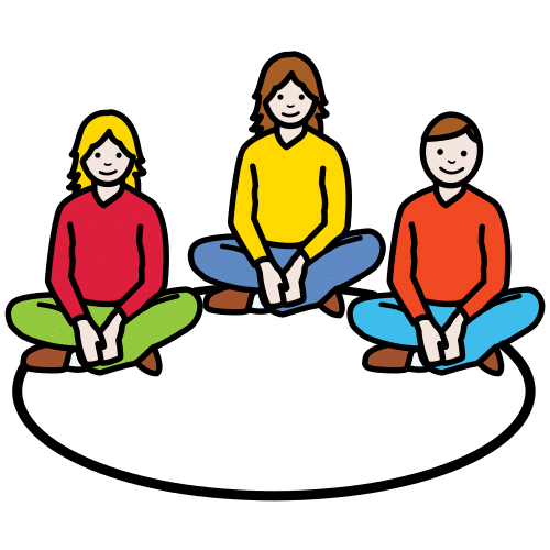 Tres personas sentadas en un círculo marcado.