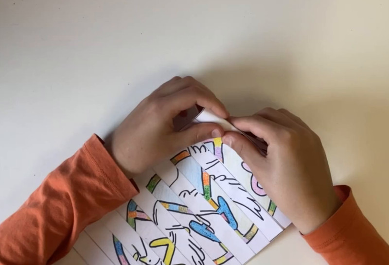 Plegar o agamógrafo (cREAgal) Fotografía que amosa o proceso de pliegue do agamógrafo