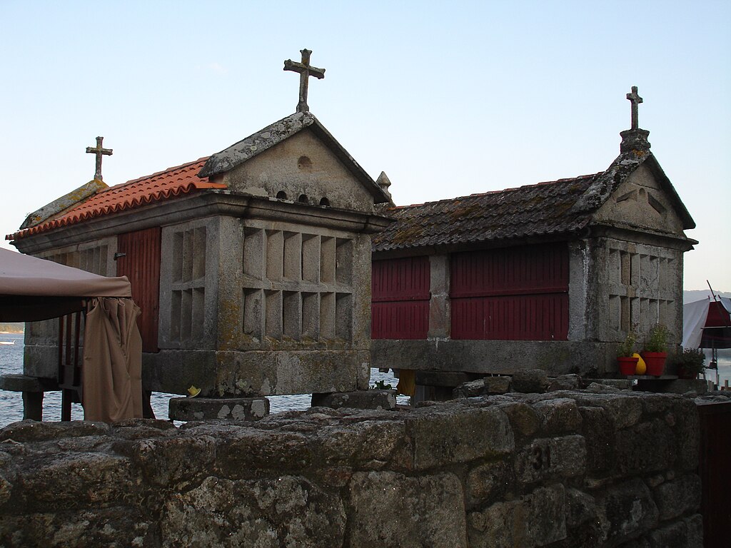 Imaxe de dous hórreos de Combarro