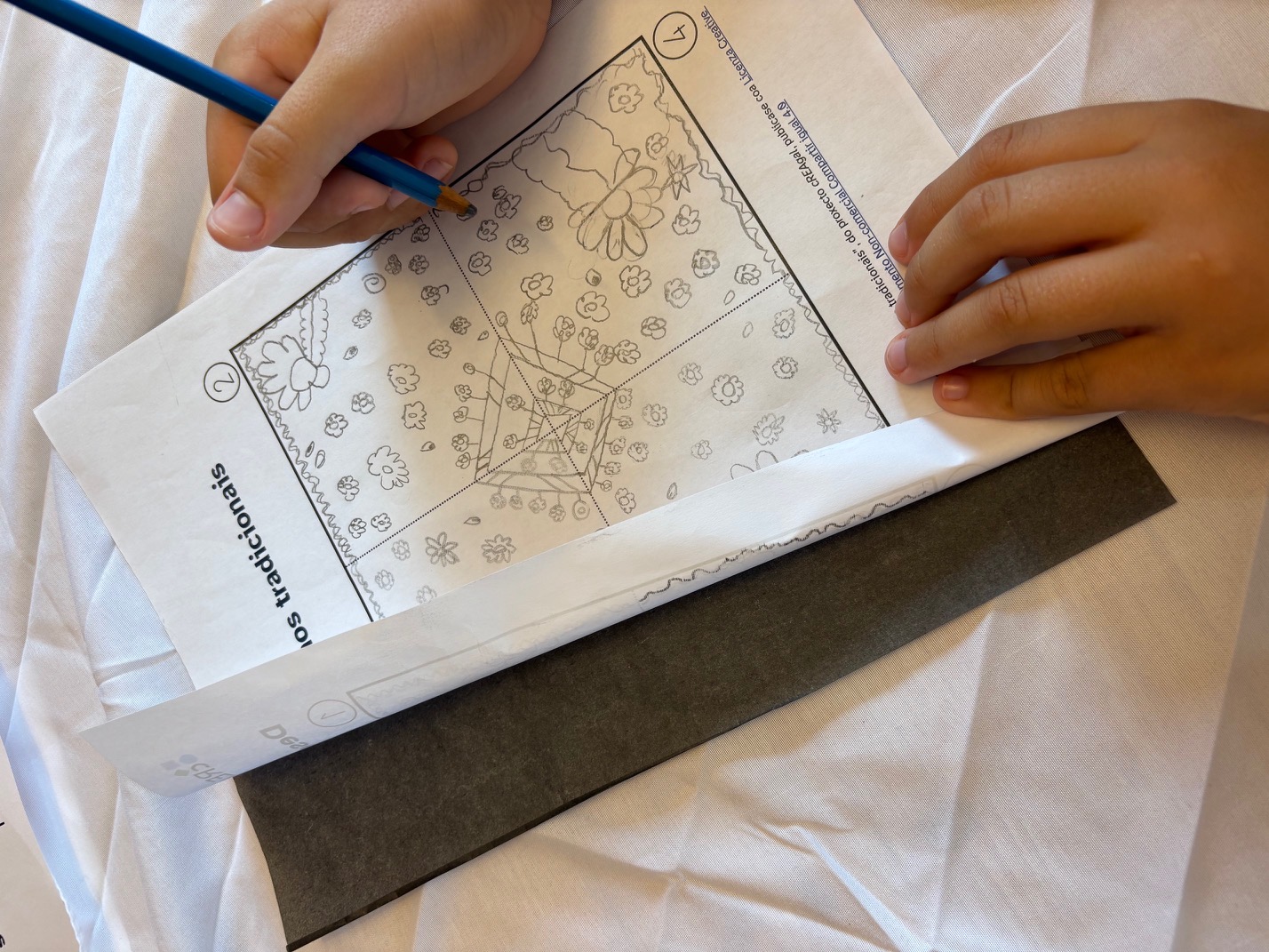 Imaxe da colocación dos materiais para calcar.