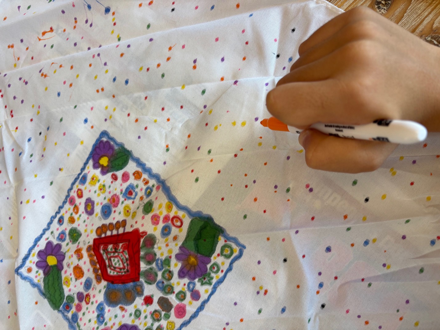 Imaxe dun pano co deseño coloreado.