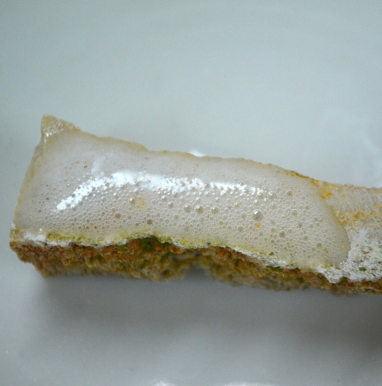 Efervescencia da calcita provocada polo ácido clorhídrico