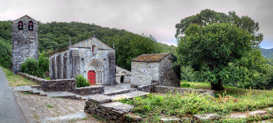 Igrexa de San Pedro Fiz do Incio, construída en mármore (O Incio, Lugo)