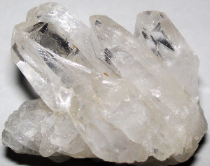 Mostra de cuarzo na que se observa o brillo vítreo