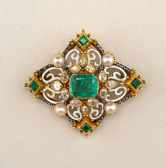 Xoia do século XIX con diamantes, esmeraldas e perlas