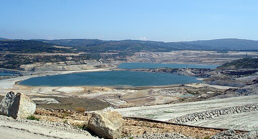 Inicio da formación do lago da mina de As Pontes Imaxe do inicio de formación do lago artificial na mina de As Pontes