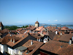 Varias casas con tellados de tella