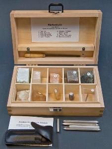 Caixa con minerais para determinar a dureza