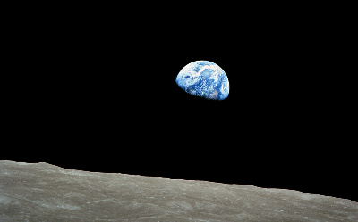 O amencer da Terra Vista da Terra emerxendo desde a escuridade