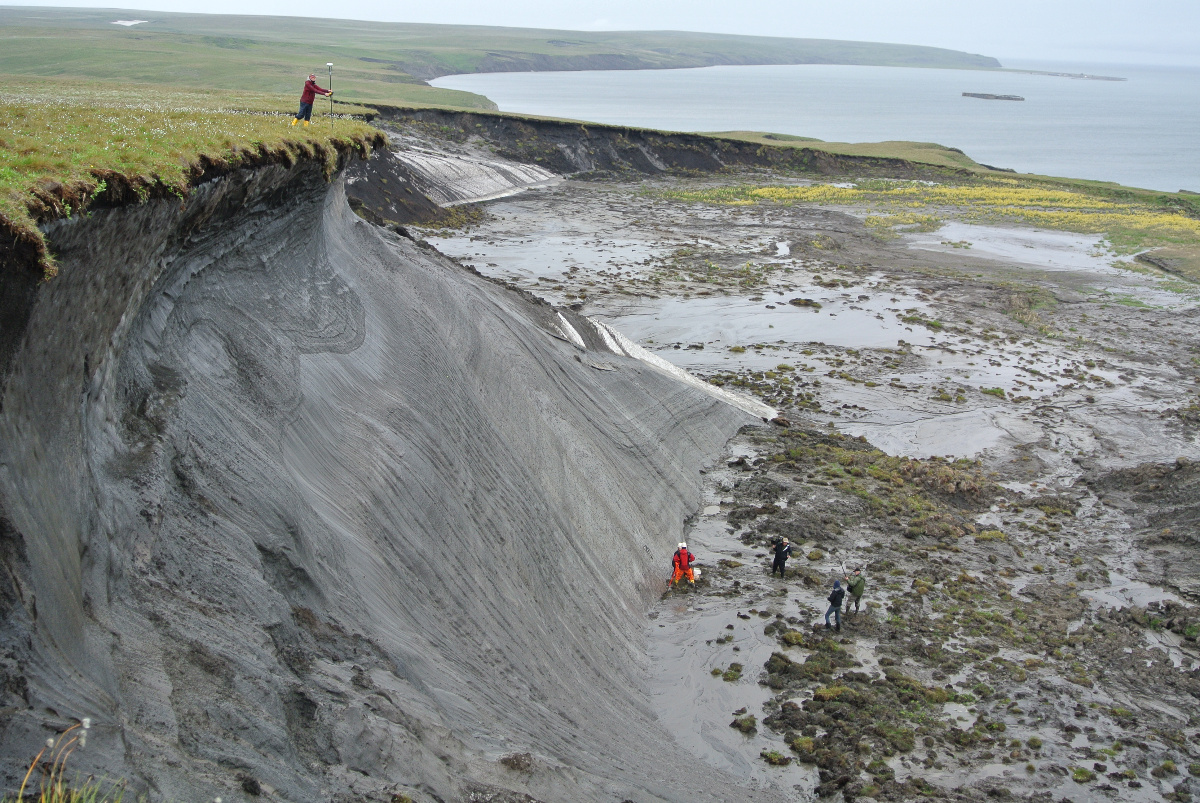 Perfil do permafrost na costa da illa de Herschel (Canadá) 