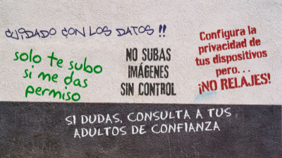 Pared con consejos sobre seguridad en la web
