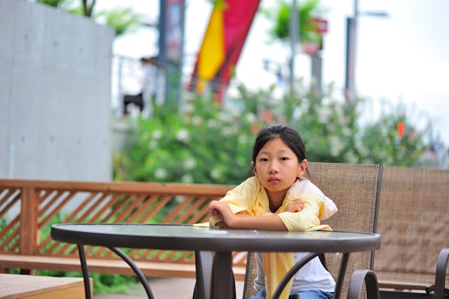 Niña con rasgos orientales