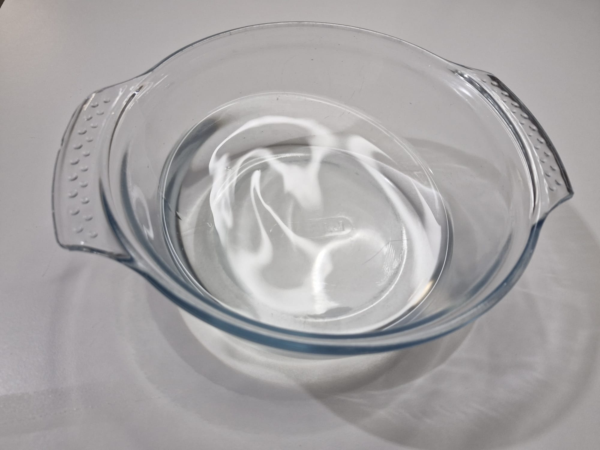 Imaxe de auga quente nunha cunca