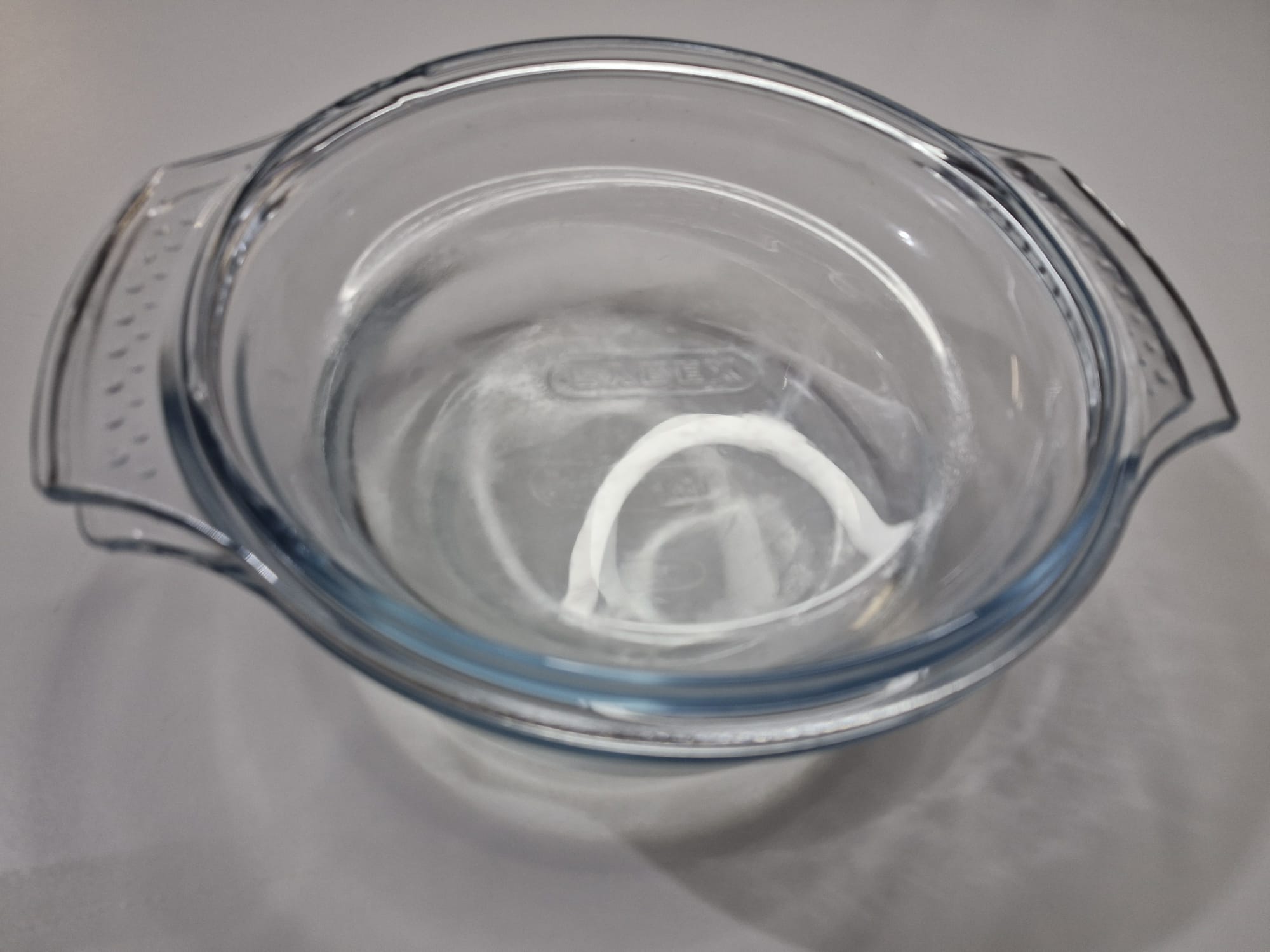 Imaxe de cunca con tapa transparente