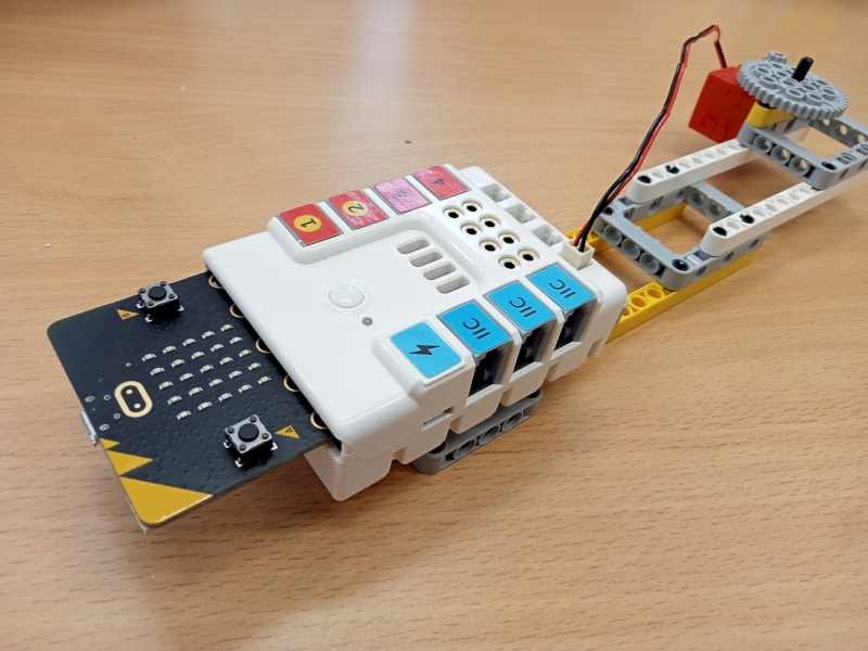 Micro:Bit en Nezha Ilustración que mostra a Micro:Bit conectada