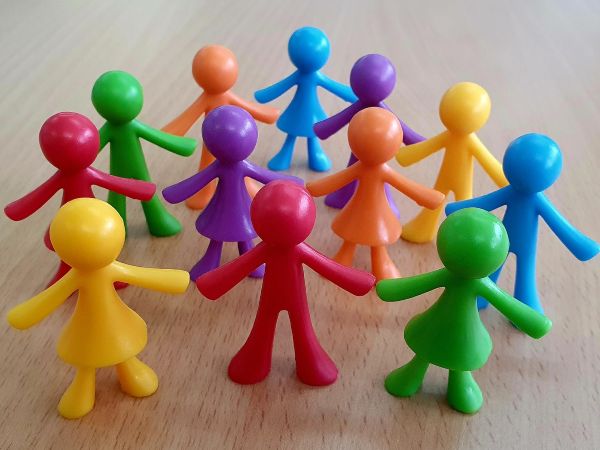 Grupo de figuras de persoas